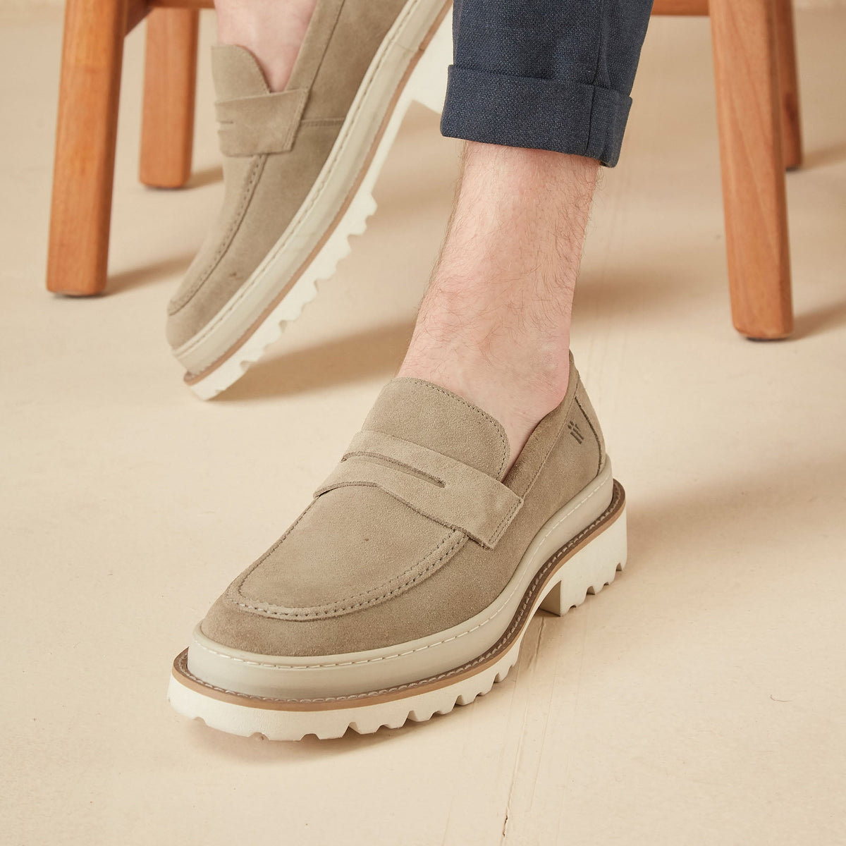 Loafer Tratorado Camurça Cinza - Arnold